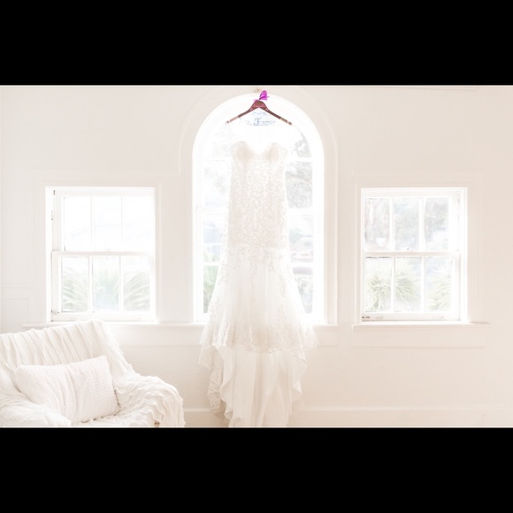 Beautiful Wedding Dress - Picture 2 of 6